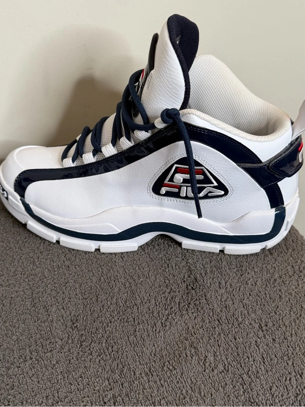 Fila Men’s size 11 Classic Grant Hill 2 basketball style with serious 90’s vibe